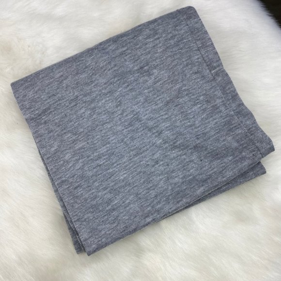 Miley Cyrus Gray Infinity Scarf 62" Around X 8" Wide 100% Polyester - Picture 3 of 4